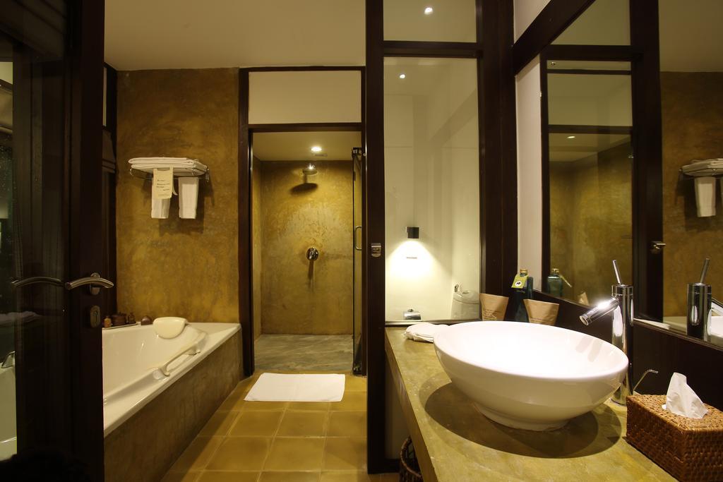 Deluxe Twin Room Sea View at Center Point Black Coral & at Seaside Social restaurants
