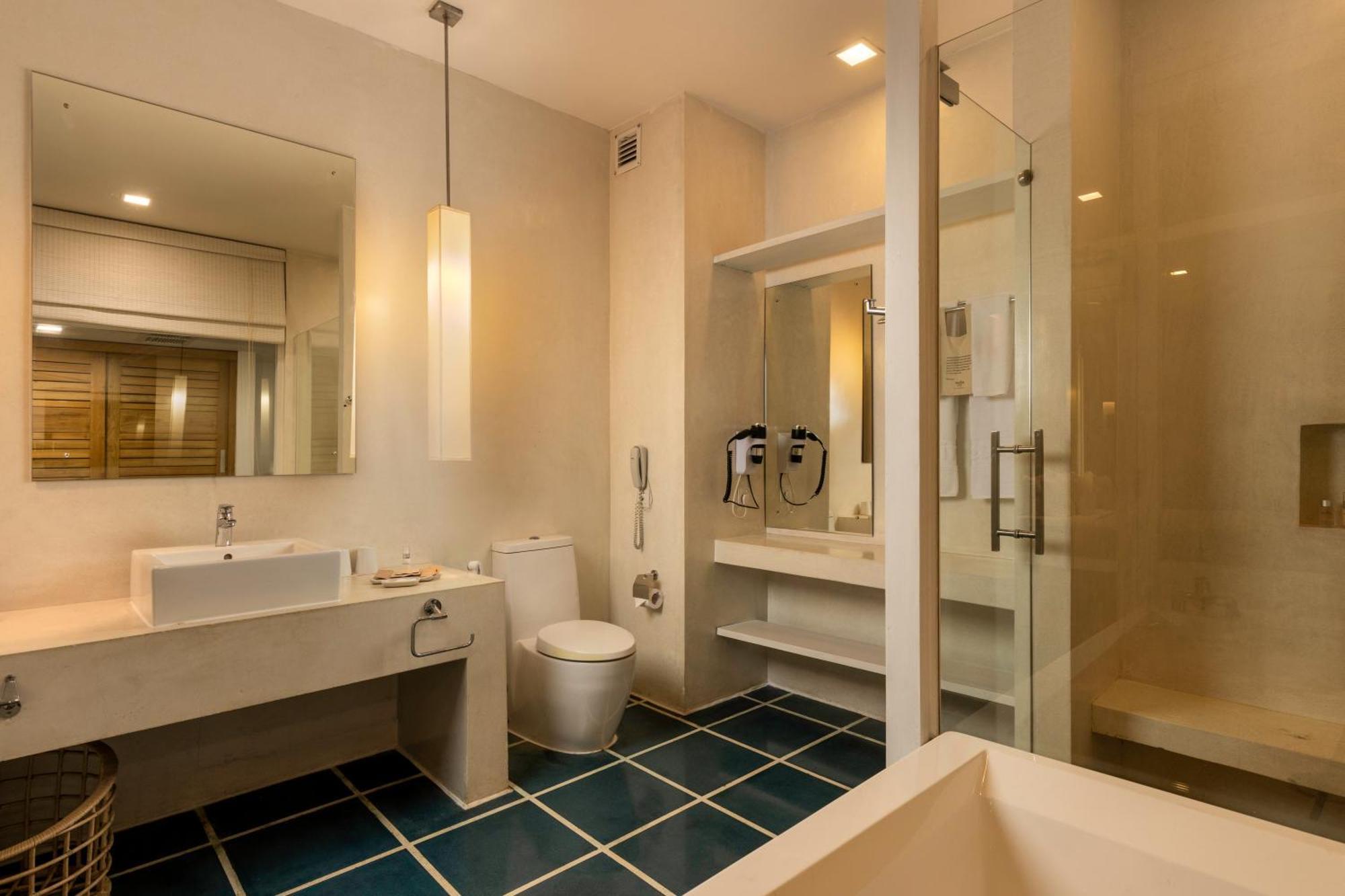 Super Deluxe Twin Room Sea view at Center Point Black Coral & at Seaside Social restaurants