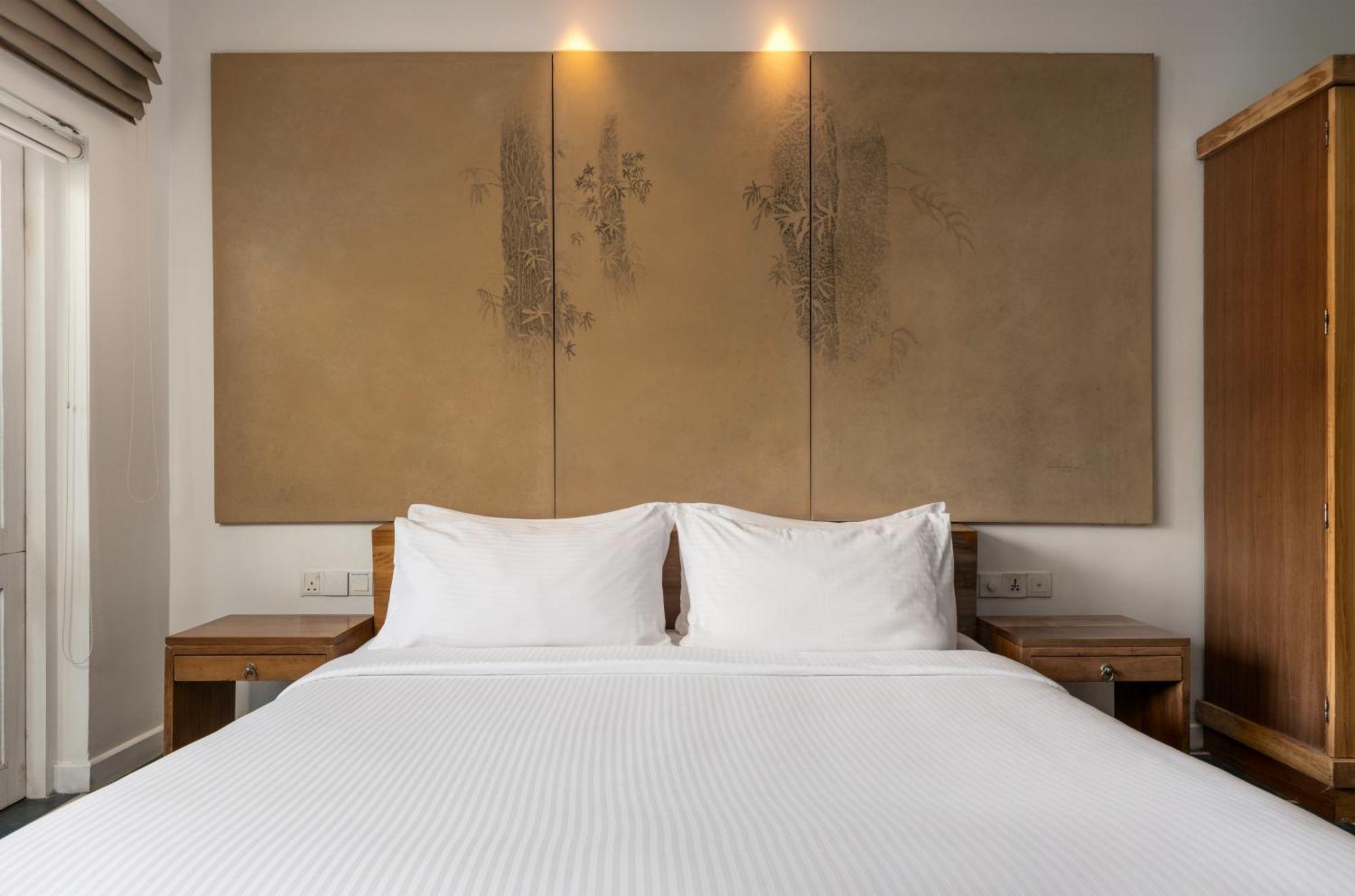 Deluxe Double Room Sea View at Center Point Black Coral & at Seaside Social restaurants