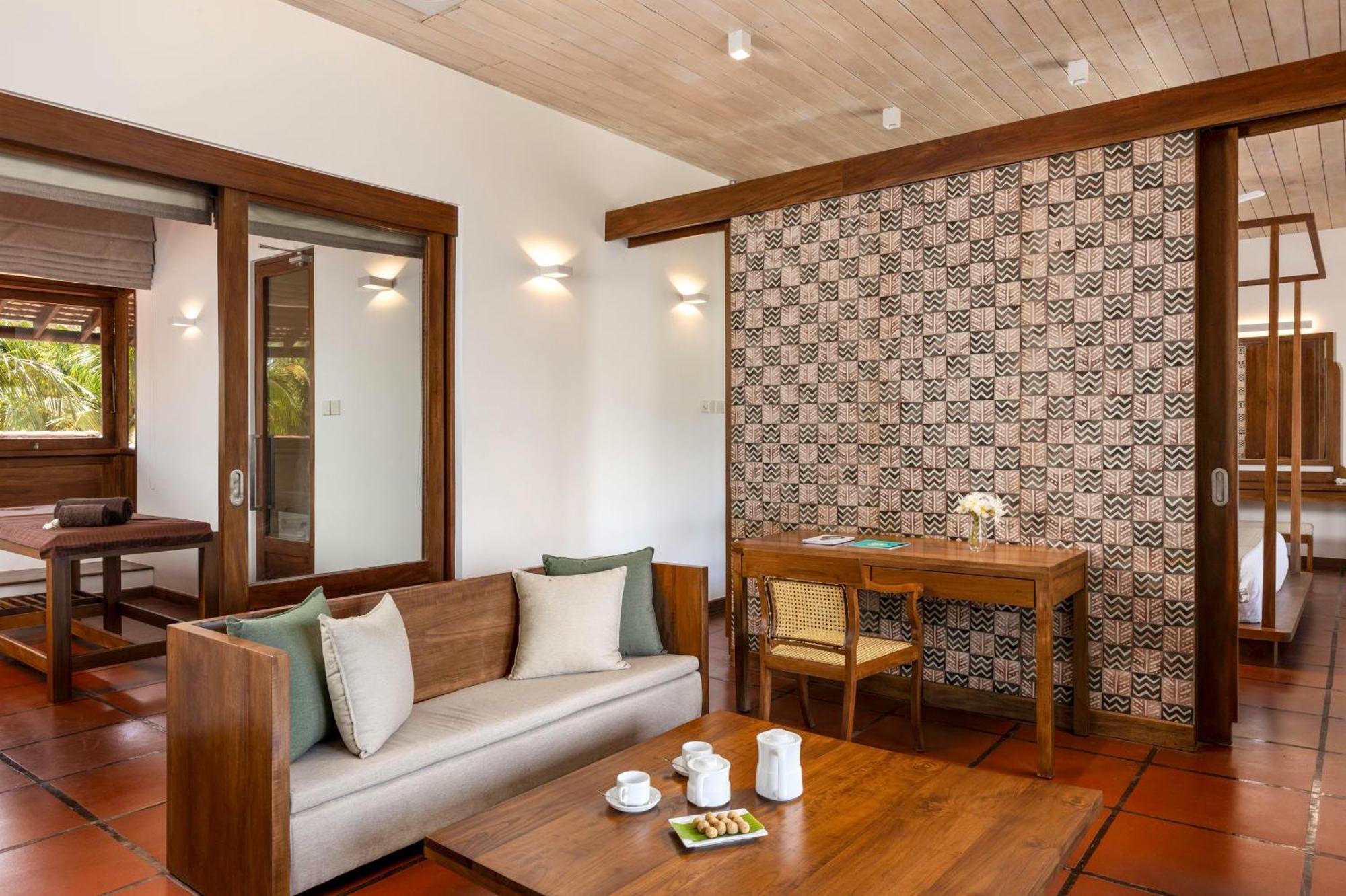 Lagoon Suite Including 60-minute daily treatment