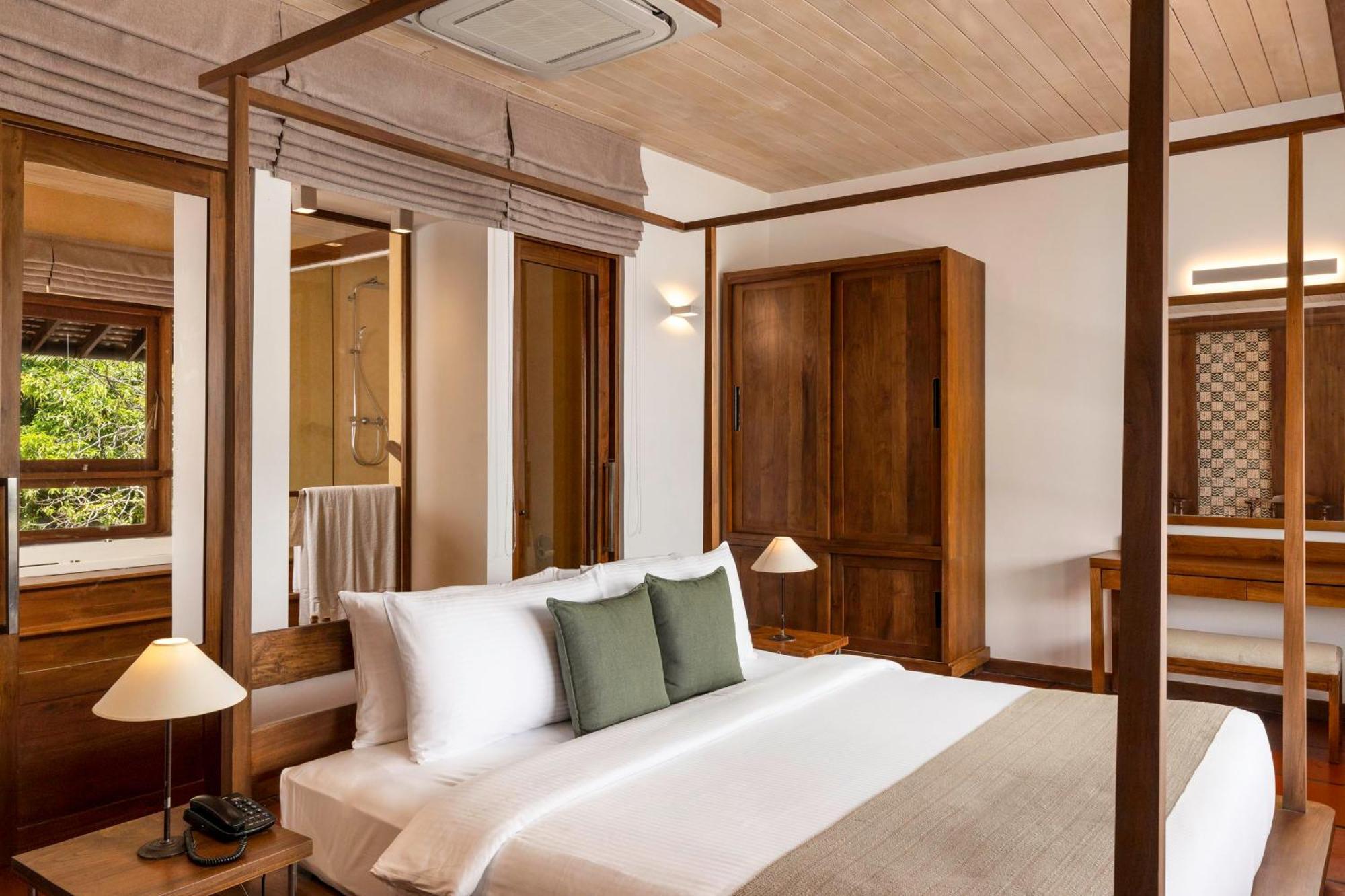 Lagoon Suite Including 60-minute daily treatment