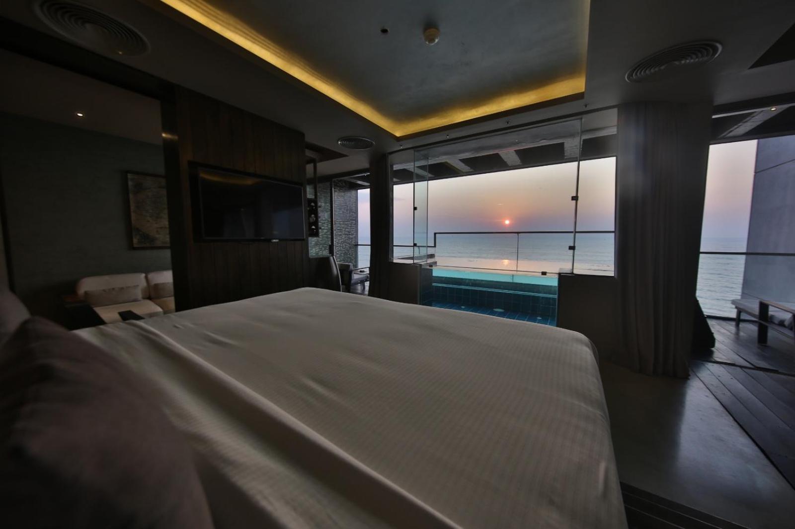 Suite Private Pool Airport Transfer