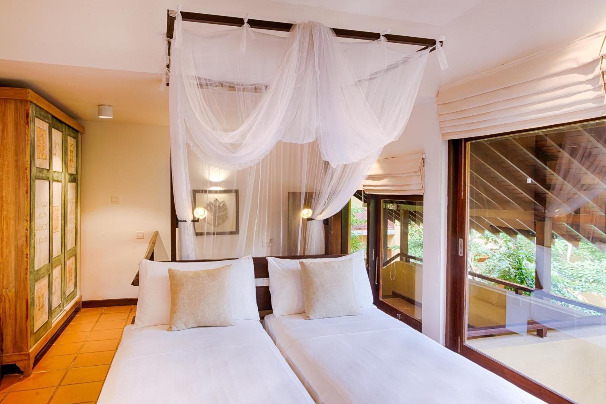 Classic Twin Room treatments