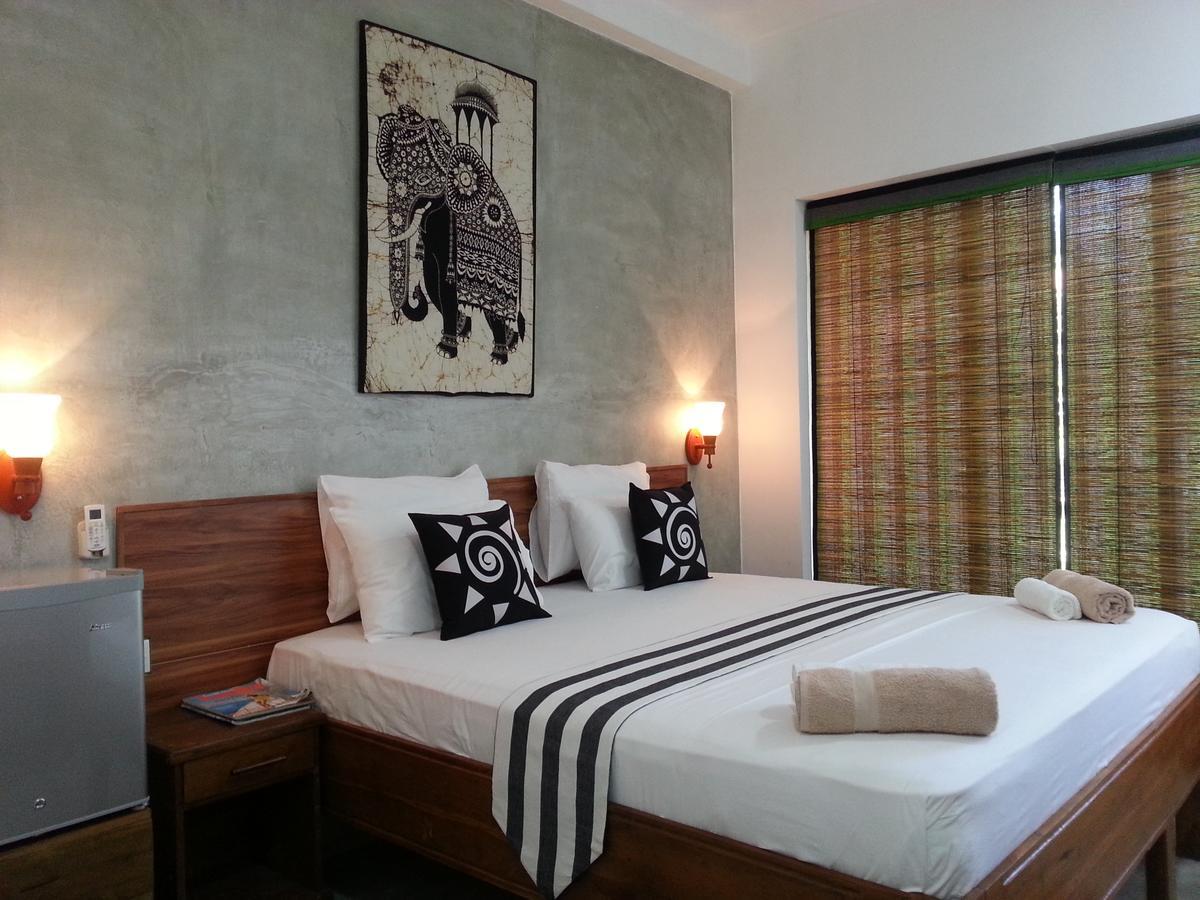 Deluxe Double with Garden & Canal View