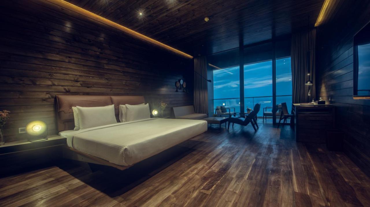 Premier Double Room Sea View Airport Transfer
