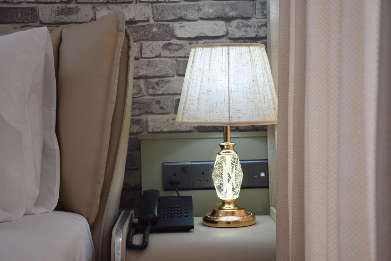 Family Suite Hot Tub Early Check & Late Check-out on Availability