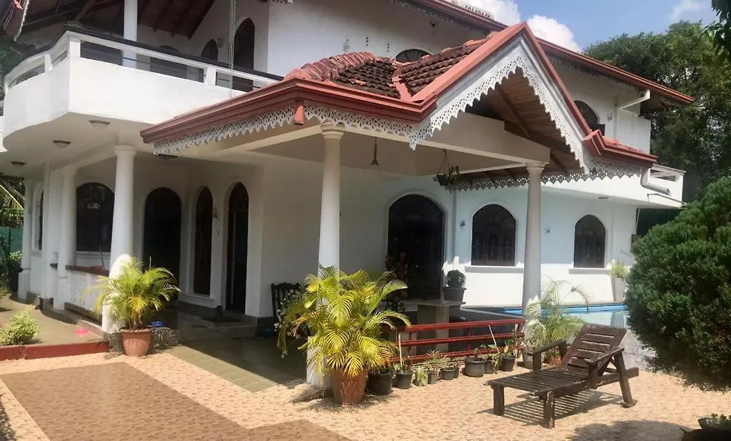 Kingz And Queenz - Negombo-1