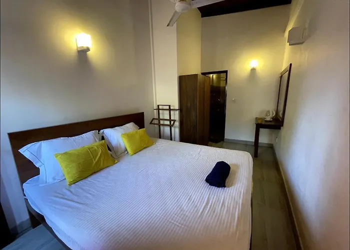 Mandodari Negombo