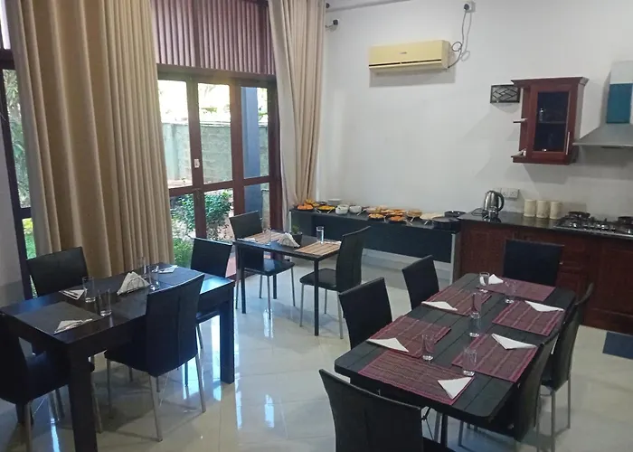 Hotel Blue Bird Negombo