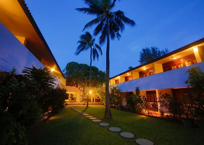 Catamaran Beach Hotel Negombo