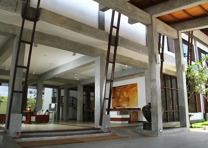 Negombo HotelsGoldi Sands