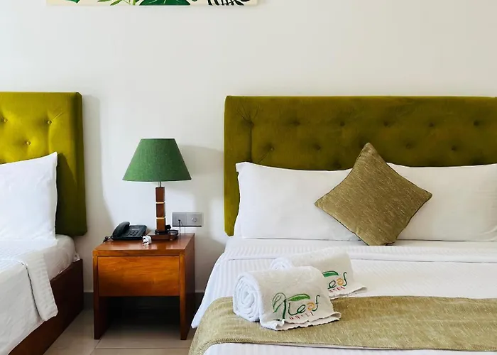 J Leaf Hotel By Blue Bird Negombo
