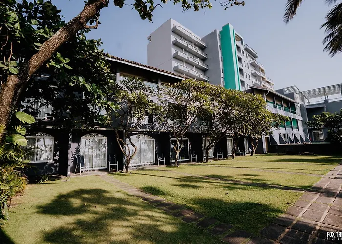 Negombo HotelsEarl'S Regent