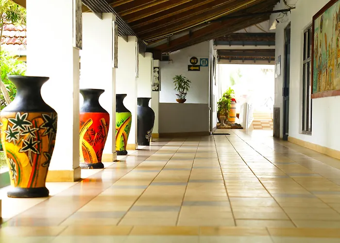 Golden Star Beach Hotel Negombo