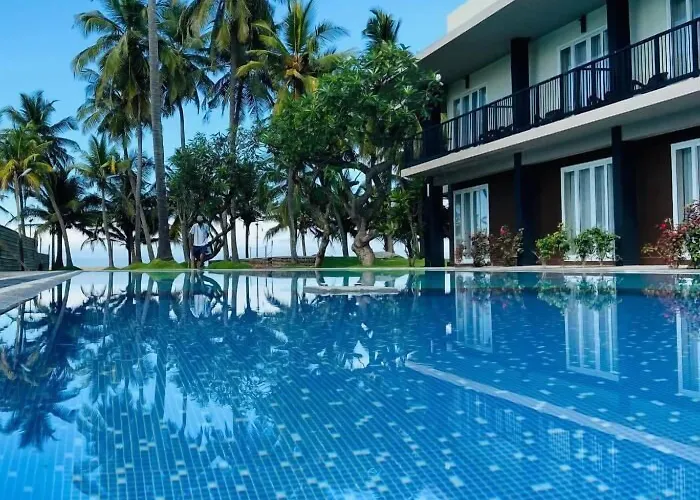 Golden Star Beach Hotel Negombo